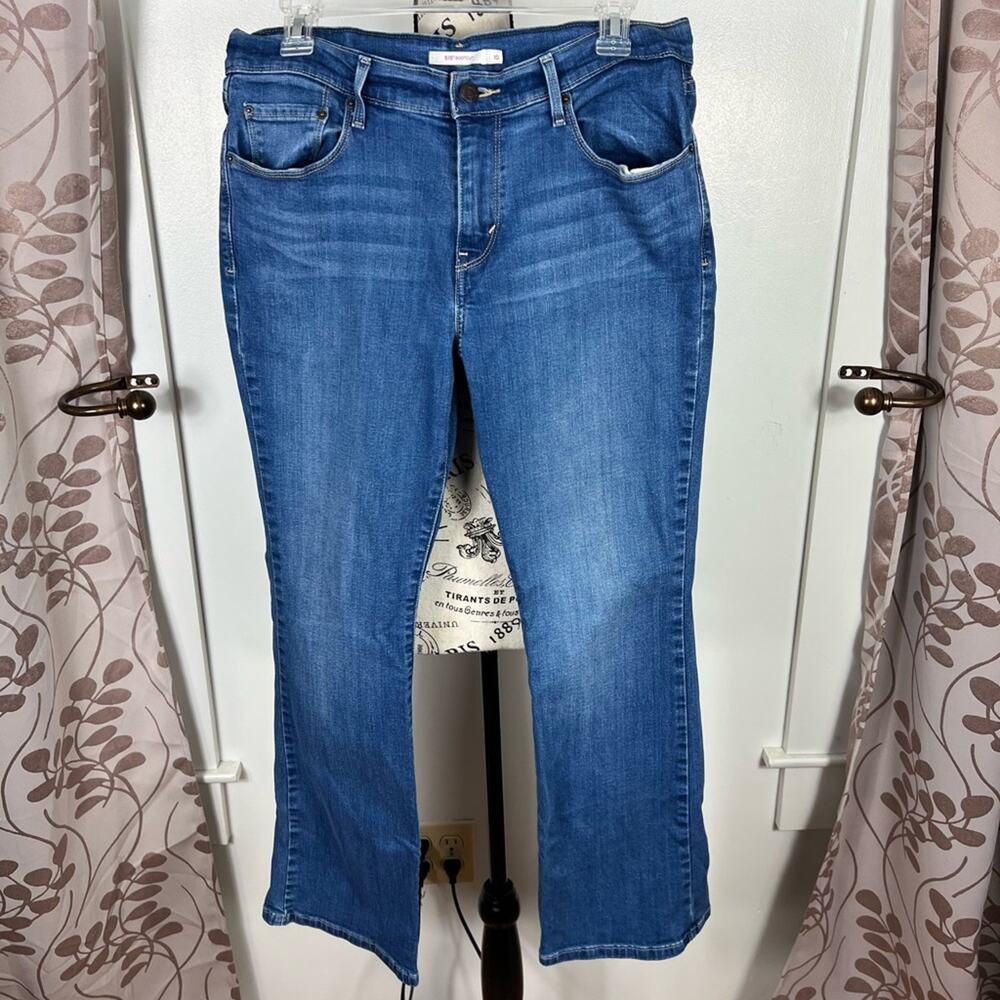 Levi’s 515 Bootcut lighter mid wash blue jeans with pockets